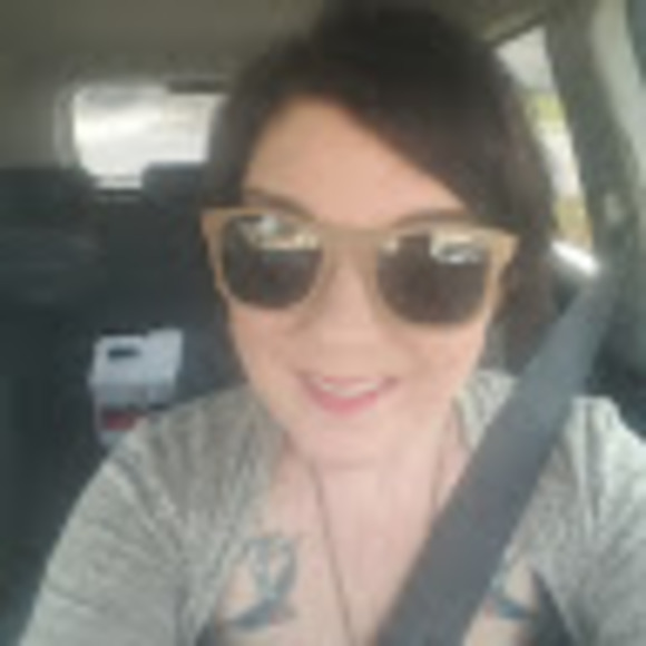 Meet your Posher, Liz - Picture 1 of 1